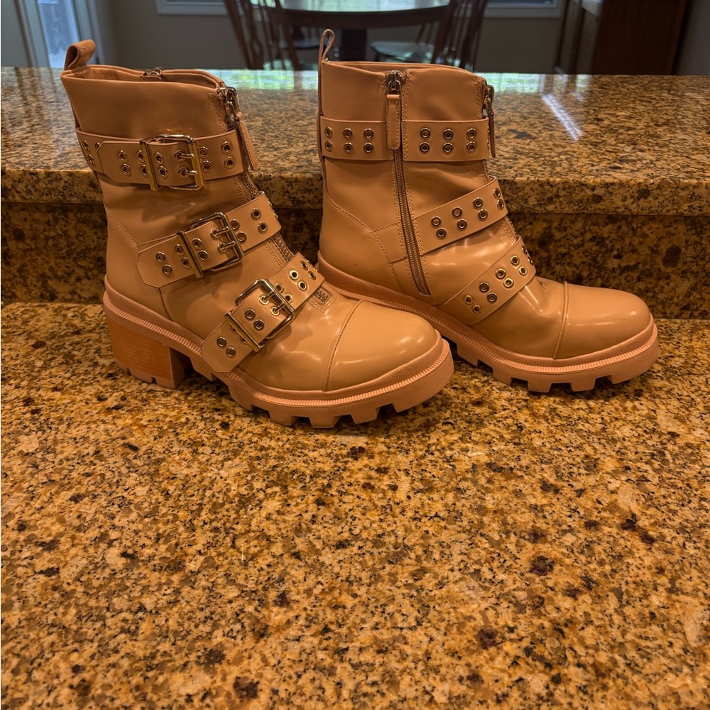 Alice + Olivia Combat Moto Boots Hali Lug Heel Beige Almond Gold 40 US 10 - Picture 5 of 11
